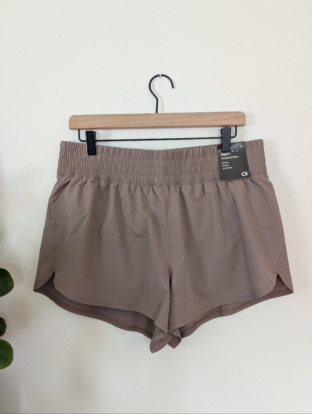 GapFit | NWT | L | Runaround Short